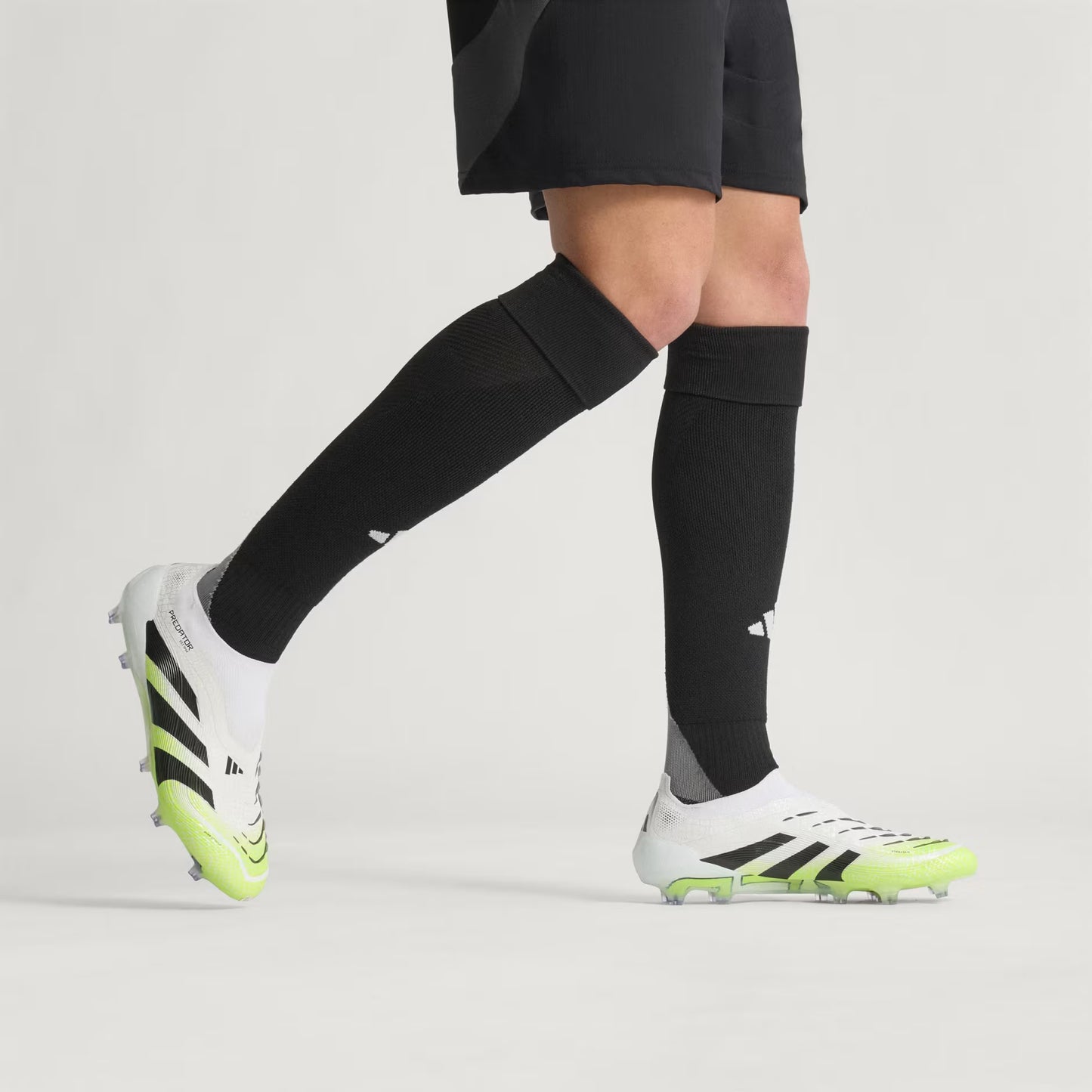 Predator Elite Laceless Firm Ground Boots