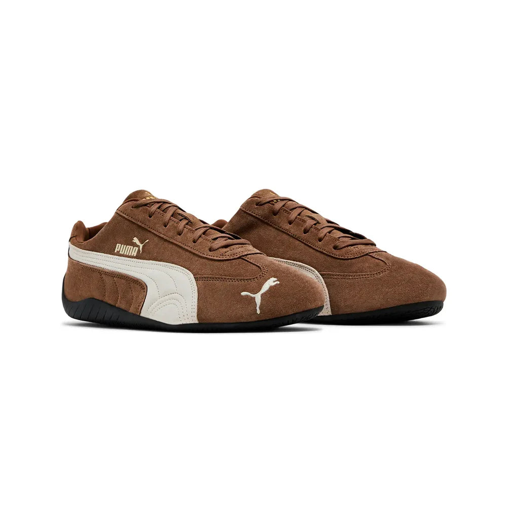 Puma Puma Speedcat OG 'Haute Coffee Frosted Ivory' (Gold Tongue Logo) (2024) Puma Speedcat OG Haute Coffee Frosted Ivory (Gold Tongue Logo) reinvigorates a motorsport legend for the modern streetwear...