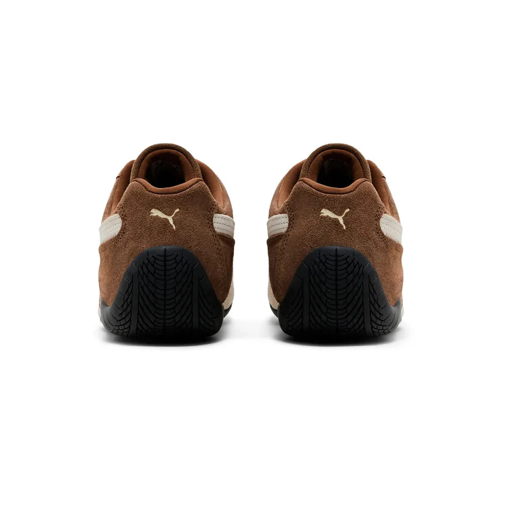 Puma Puma Speedcat OG 'Haute Coffee Frosted Ivory' (Gold Tongue Logo) (2024) Puma Speedcat OG Haute Coffee Frosted Ivory (Gold Tongue Logo) reinvigorates a motorsport legend for the modern streetwear...