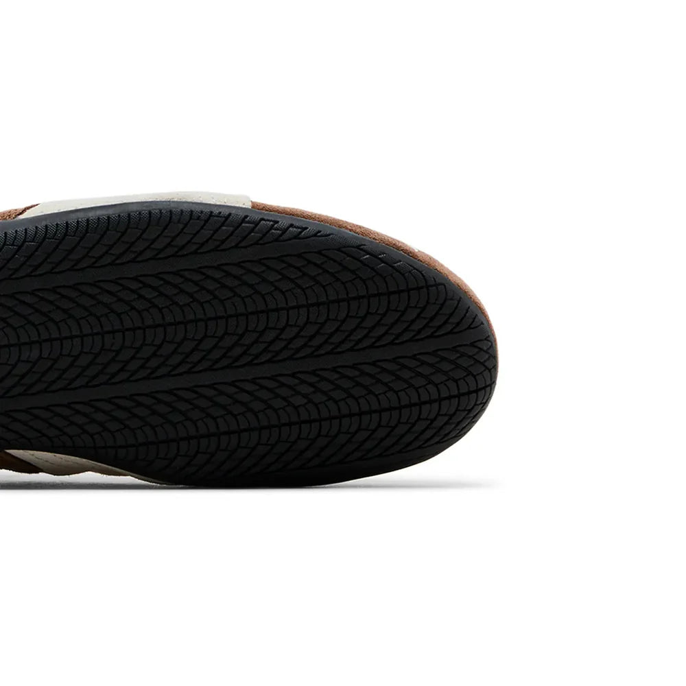 Puma Puma Speedcat OG 'Haute Coffee Frosted Ivory' (Gold Tongue Logo) (2024) Puma Speedcat OG Haute Coffee Frosted Ivory (Gold Tongue Logo) reinvigorates a motorsport legend for the modern streetwear...